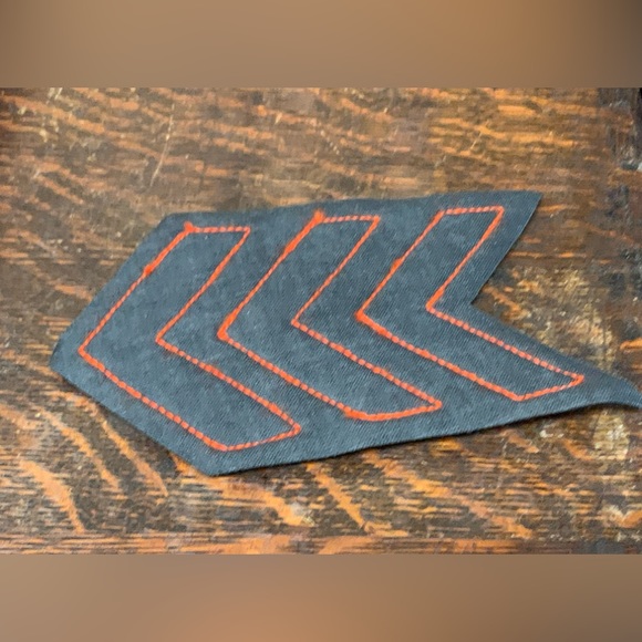 1950s Vintage Orange & Black 3 Stripe Chevron Pattern High School Award Badge - Picture 5 of 6